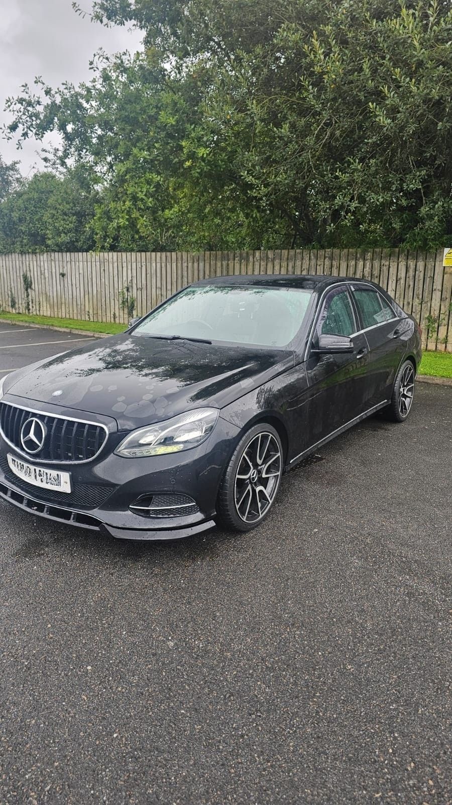 MC Transfers Mercedes E Class, front three-quarter view